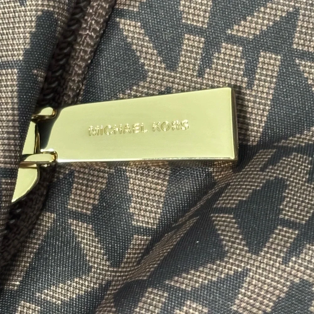 Michael Kors Georgia Large Nylon Tote Bag - Picture 10 of 16